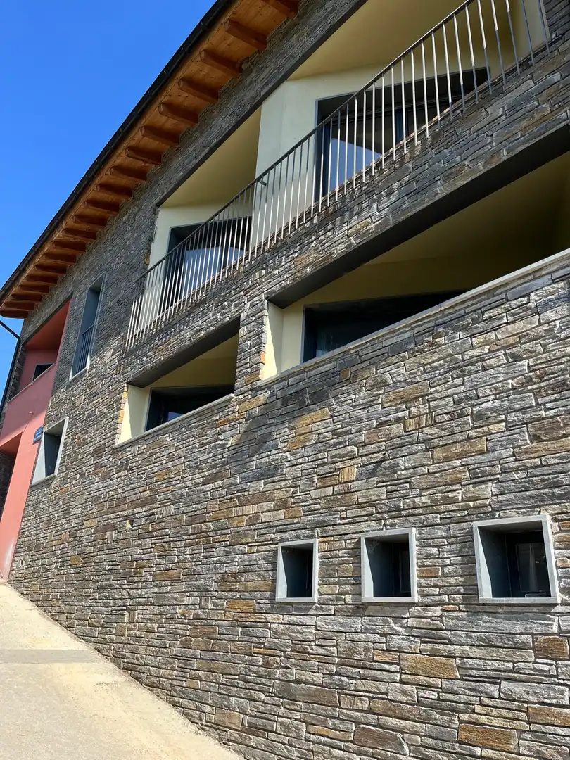 Vista exterior de Dúplex en venda en Montferrer i Castellbò amb Calefacció, Terrassa i Balcó