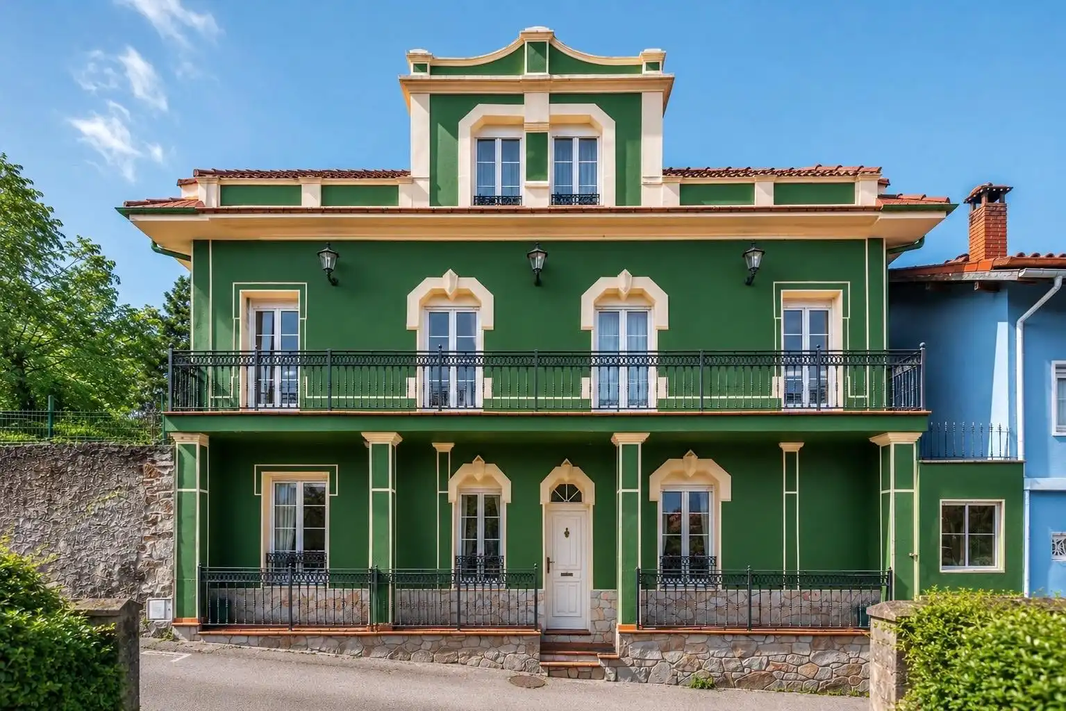 Vista exterior de Casa o xalet en venda en Muros de Nalón amb Calefacció, Jardí privat i Terrassa