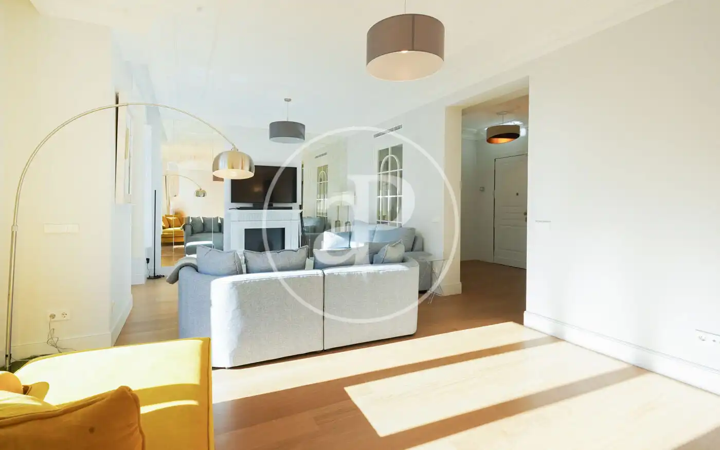 Living room of Flat for sale in Madrid  with Air Conditioner, Heating and Storage room