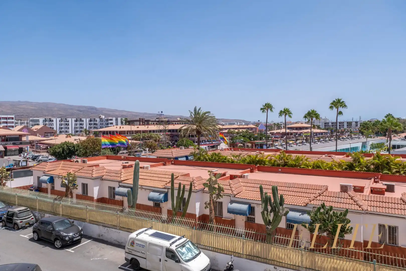 Vista exterior de Apartament en venda en San Bartolomé de Tirajana amb Aire condicionat, Jardí privat i Moblat
