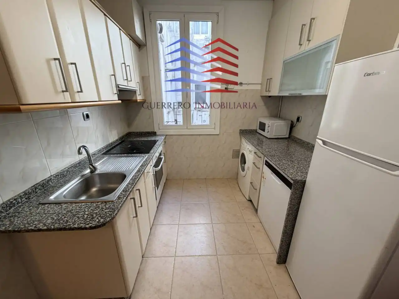 Cuina de Apartament de lloguer en O Carballiño   amb Calefacció, Parquet i Moblat