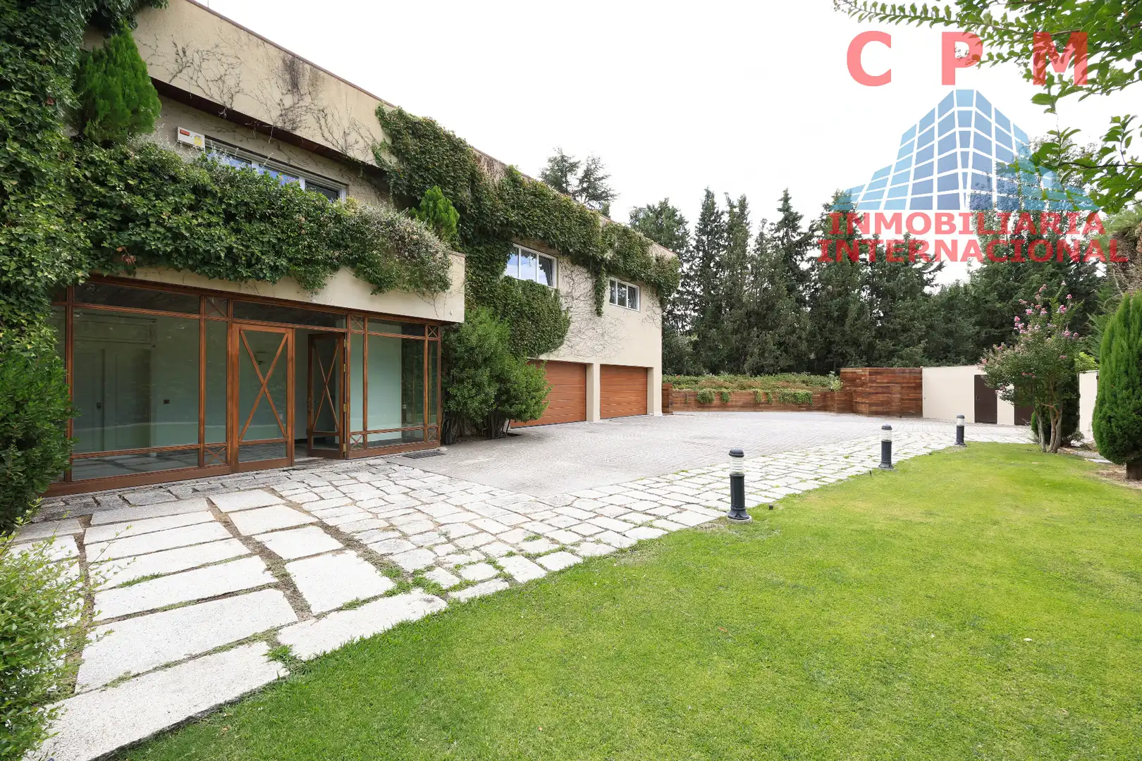 Vista exterior de Casa o xalet de lloguer en Madrid amb Aire condicionat, Calefacció i Jardí privat