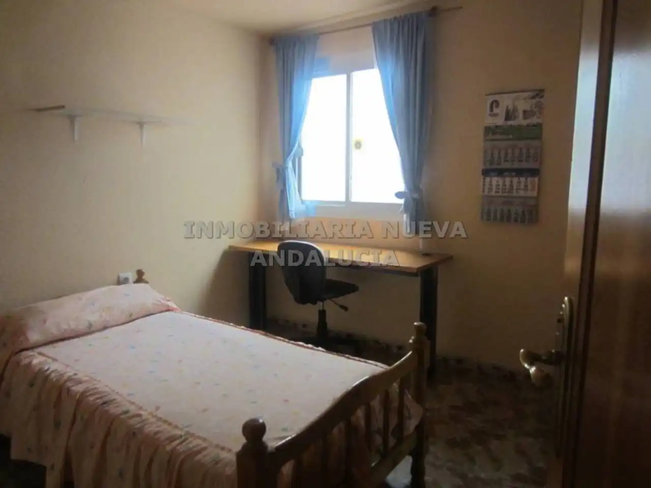 Habitación de Piso de alquiler en Almería con Terraza y Amueblado