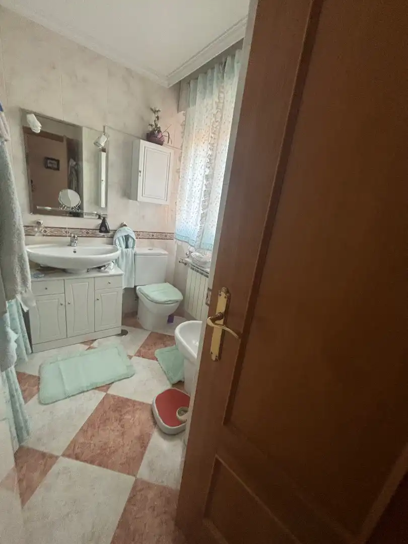 Baño de Casa o chalet en venta en Valladolid con Calefacción, Jardín privado y Parquet