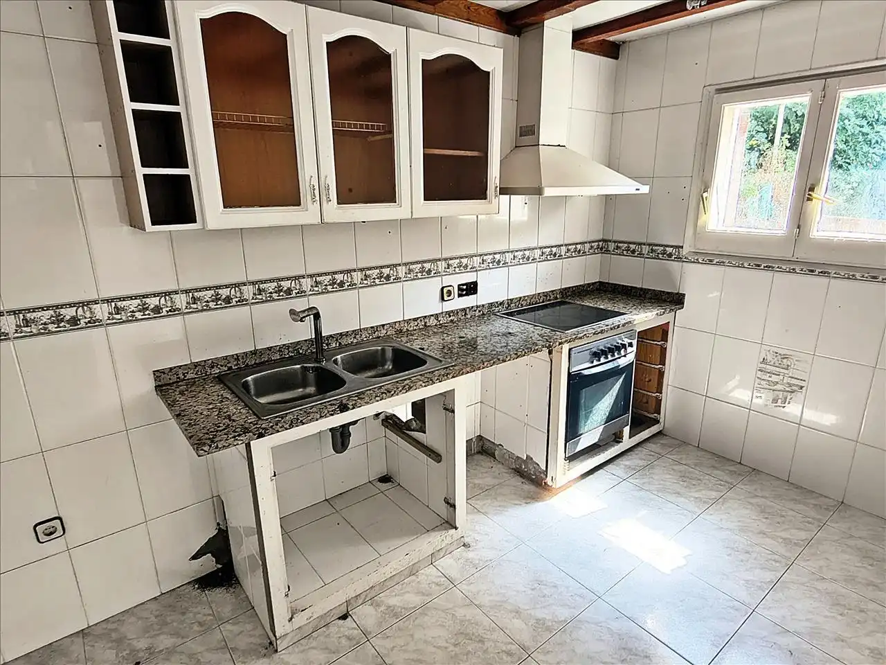 Kitchen of Houses for sale in Vallgorguina