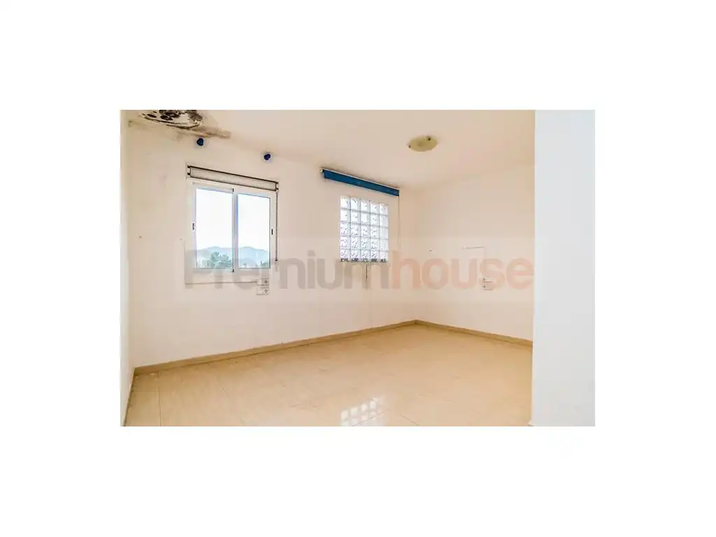 Detached house with pool for sale in Calle de Portugal, imagen 11