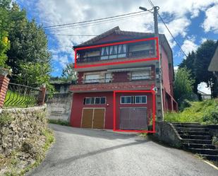 Vista exterior de Pis en venda en Los Corrales de Buelna  amb Calefacció, Parquet i Traster