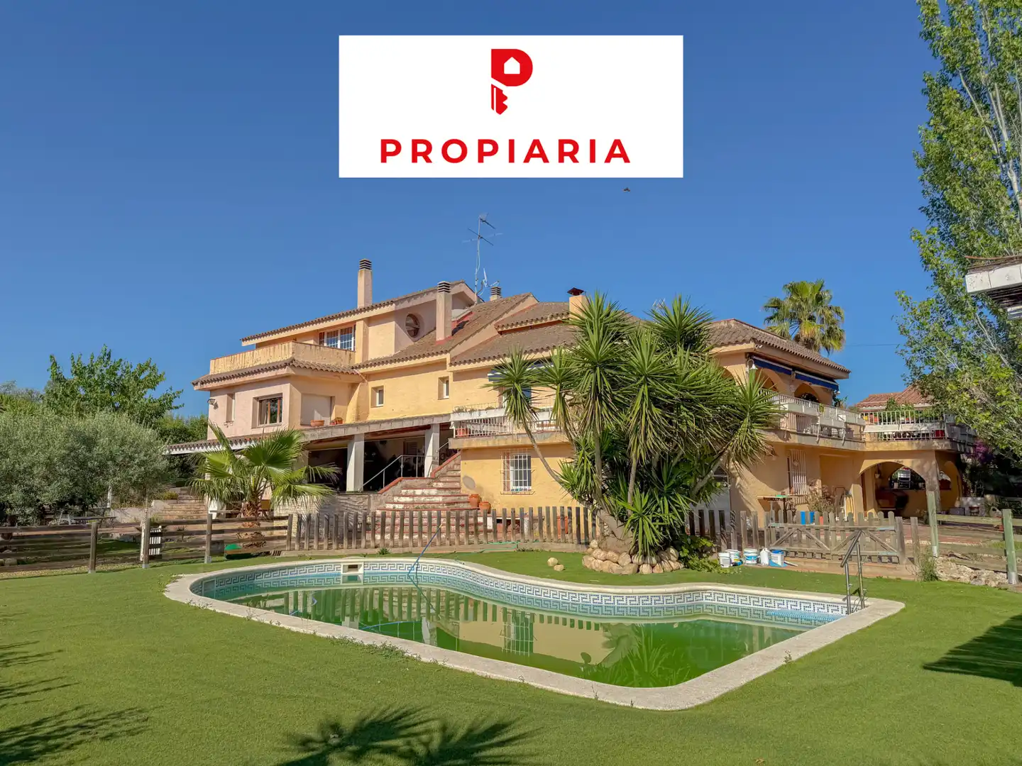 Vista exterior de Casa o chalet en venta en Esparreguera con Aire acondicionado, Calefacción y Parquet