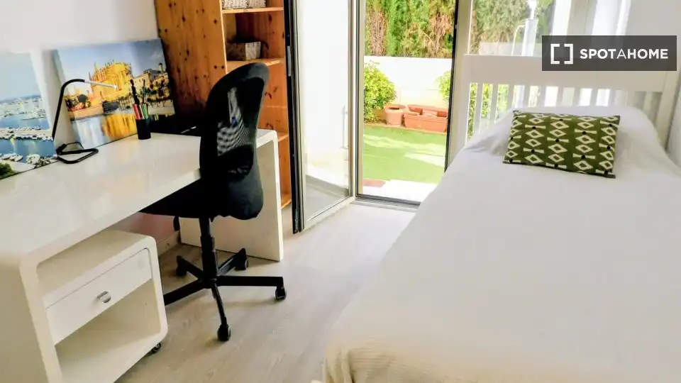 Habitación de Piso de alquiler en  Palma de Mallorca con Aire acondicionado, Calefacción y Amueblado