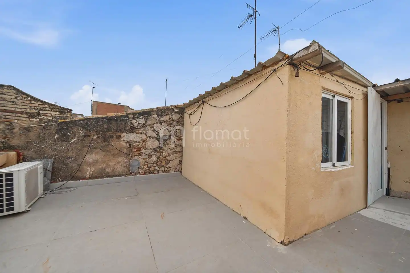 Exterior view of Houses for sale in Figueres