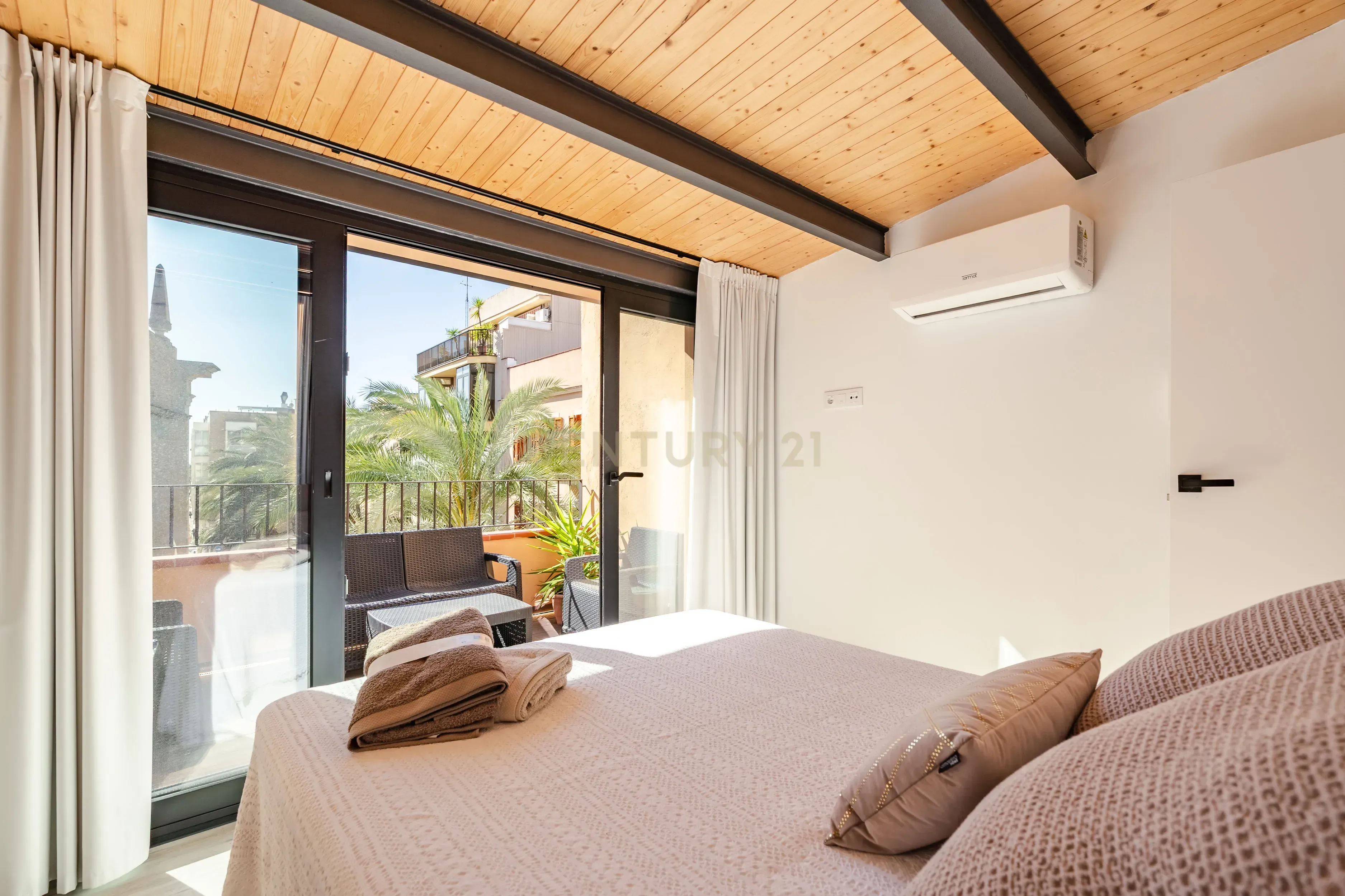Bedroom of Houses for sale in Vilanova i la Geltrú  with Air Conditioner and Alarm