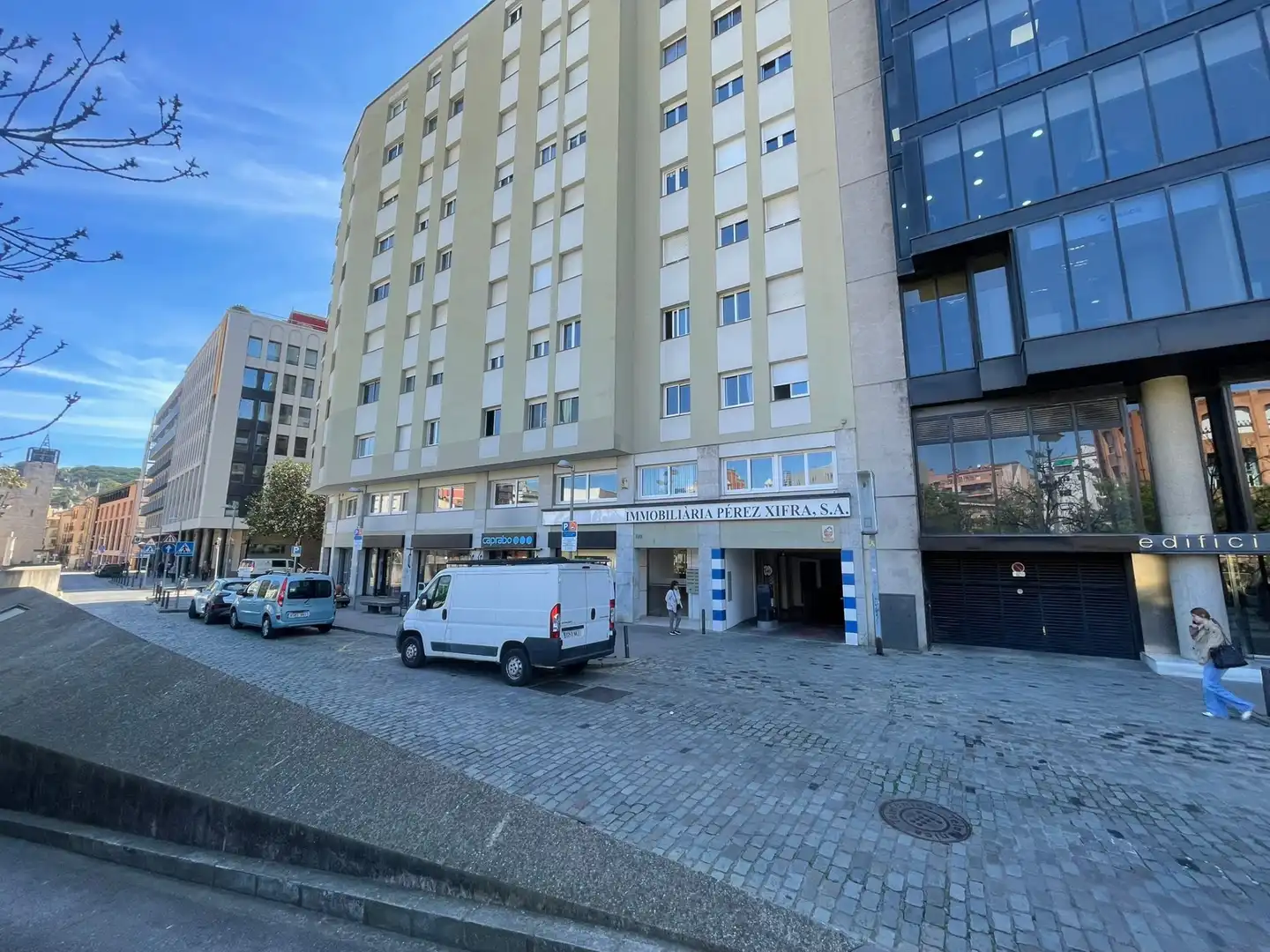 Außenansicht von Garage zum Verkauf in Girona