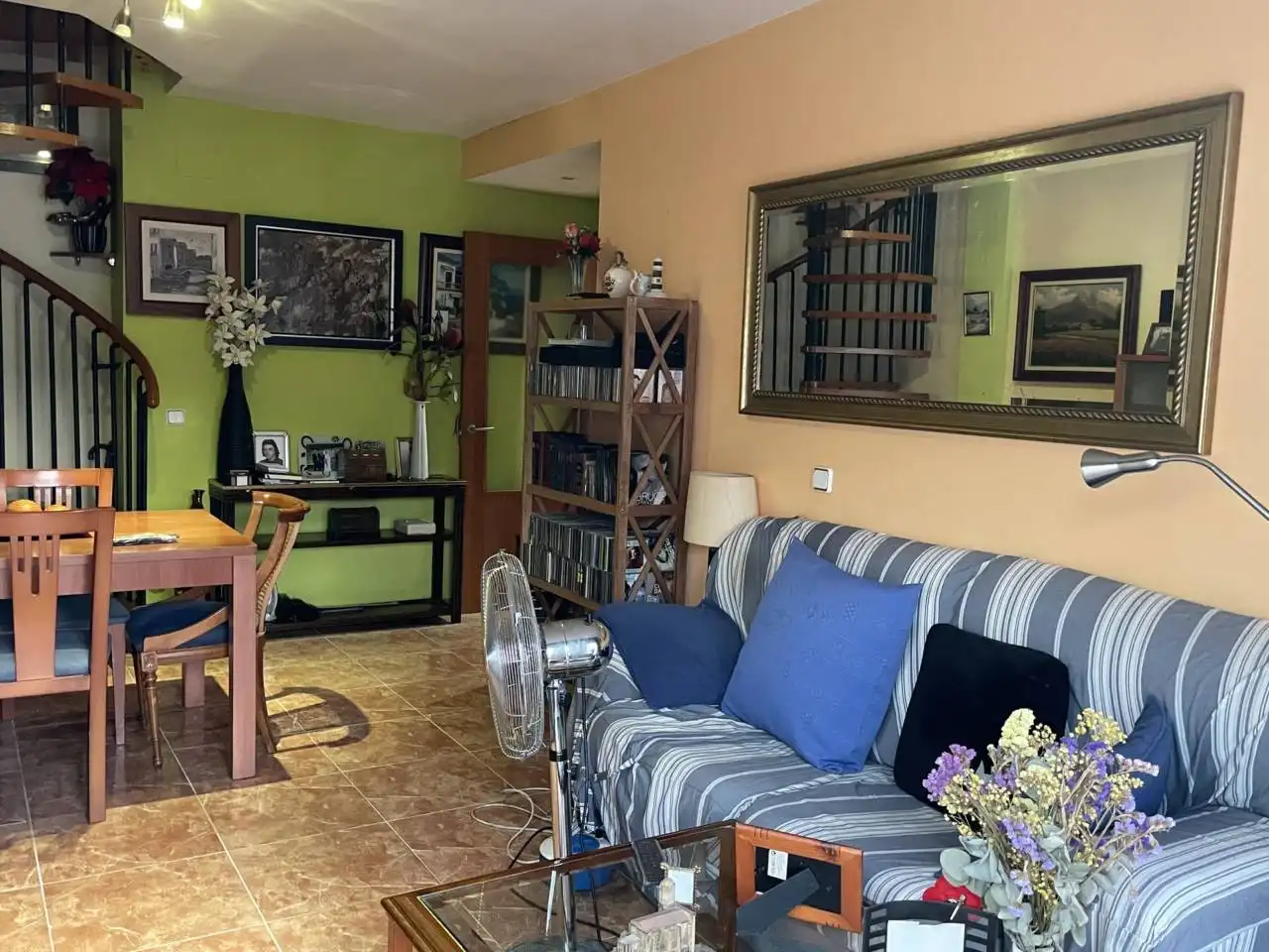 Sala de estar de Piso en venta en Olot con Calefacción, Terraza y Balcón