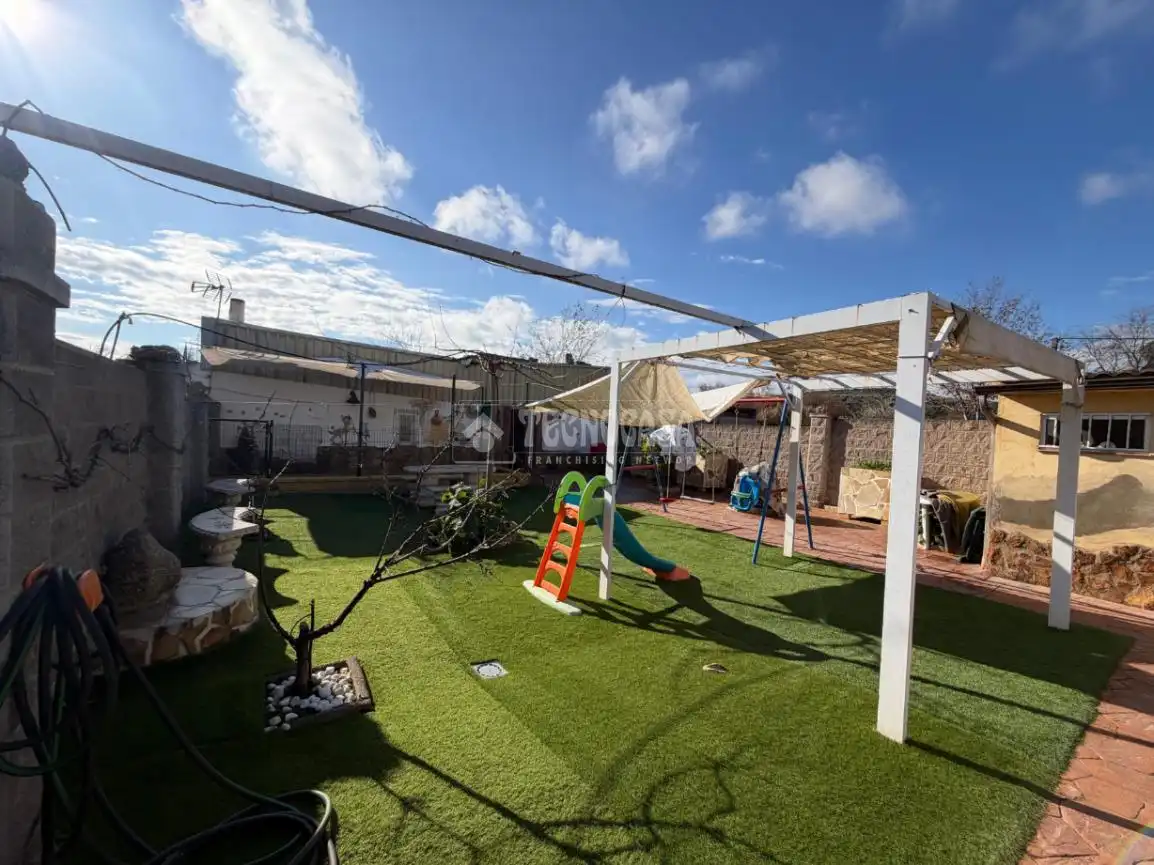 Terrassa de Finca rústica en venda en Villatorres amb Aire condicionat, Calefacció i Alarma