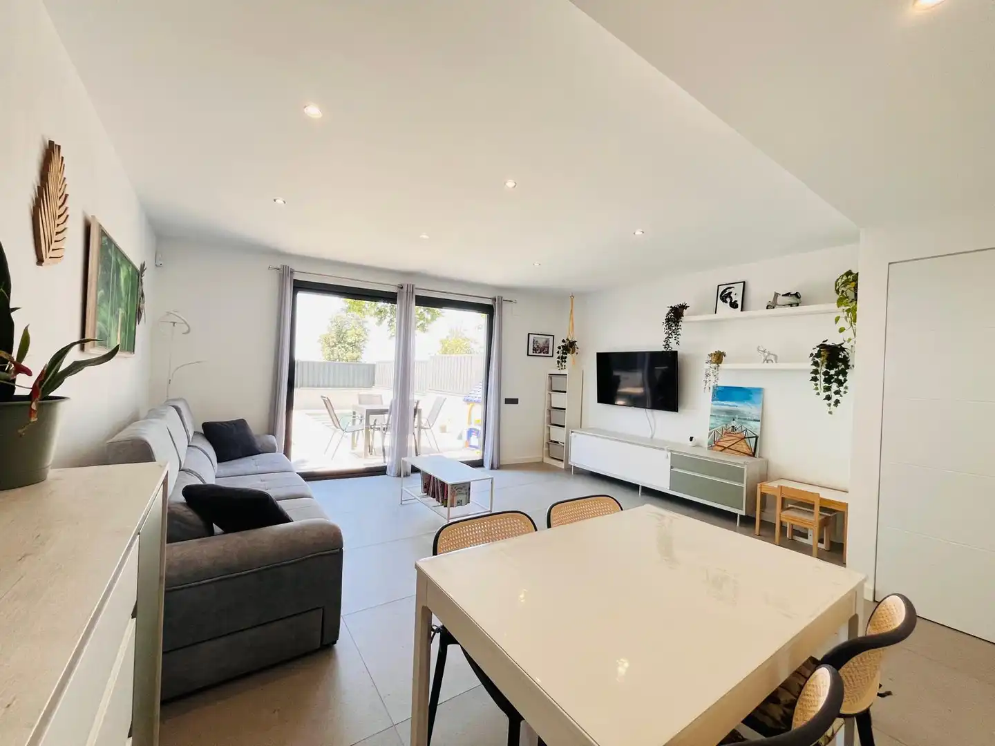 Living room of Detached homes for sale in Vilanova i la Geltrú  with Heating, Private garden and Swimming Pool