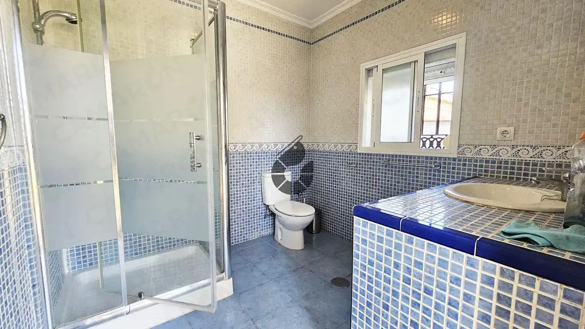 Baño de Finca rústica en venta en Almensilla con Aire acondicionado, Jardín privado y Piscina