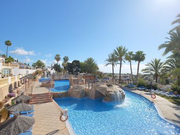 Maison mitoyenne avec piscine à vendre à Cometa