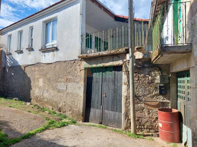 Casa-chalet en Venta en Toén