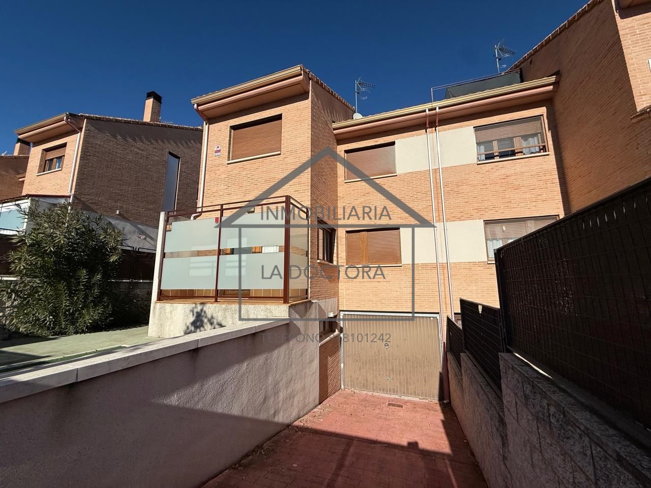 Exterior view of Single-family semi-detached to rent in Navalcarnero  with Heating, Private garden and Storage room