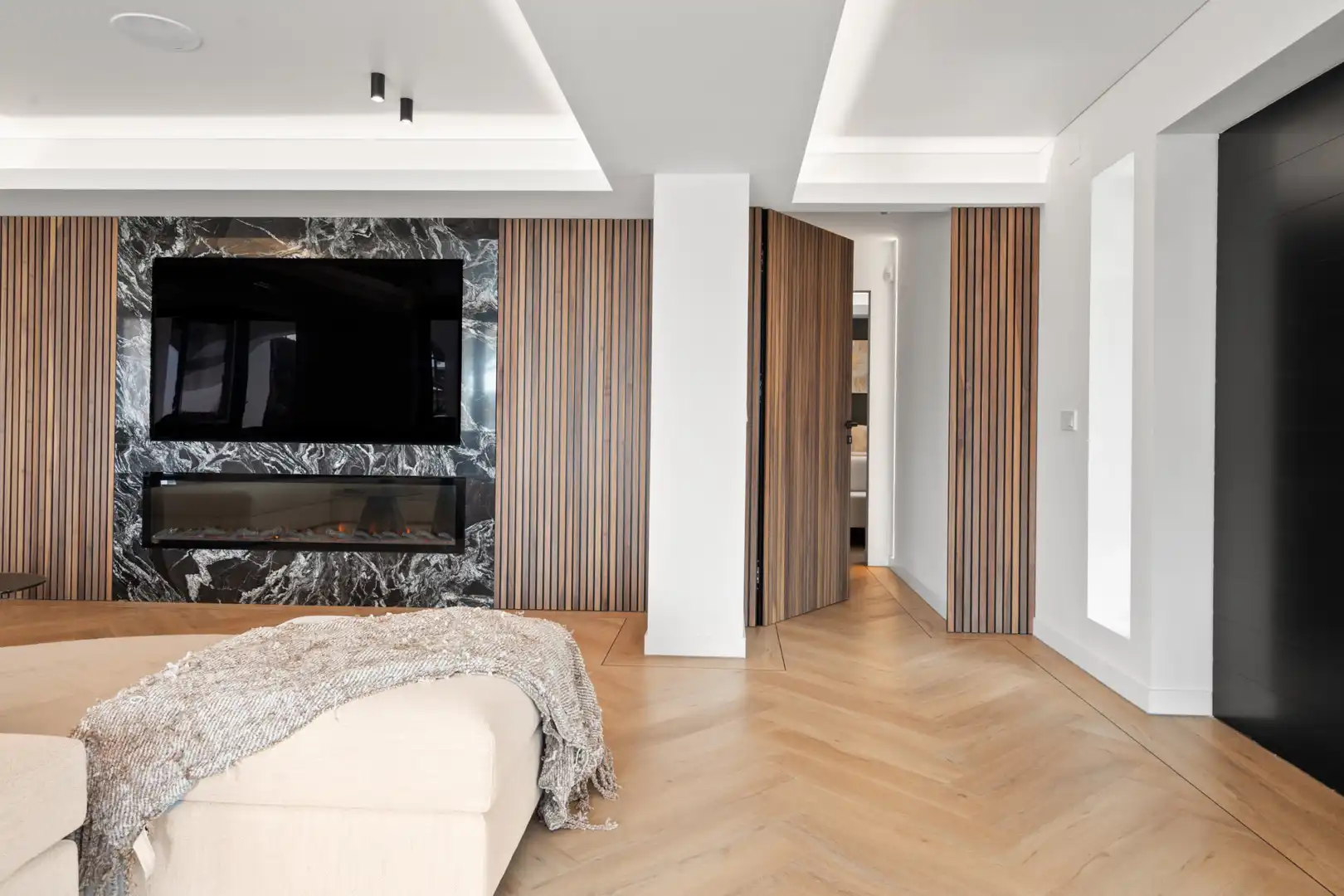 Sala d'estar de Casa o xalet en venda en Marbella amb Aire condicionat, Calefacció i Jardí privat