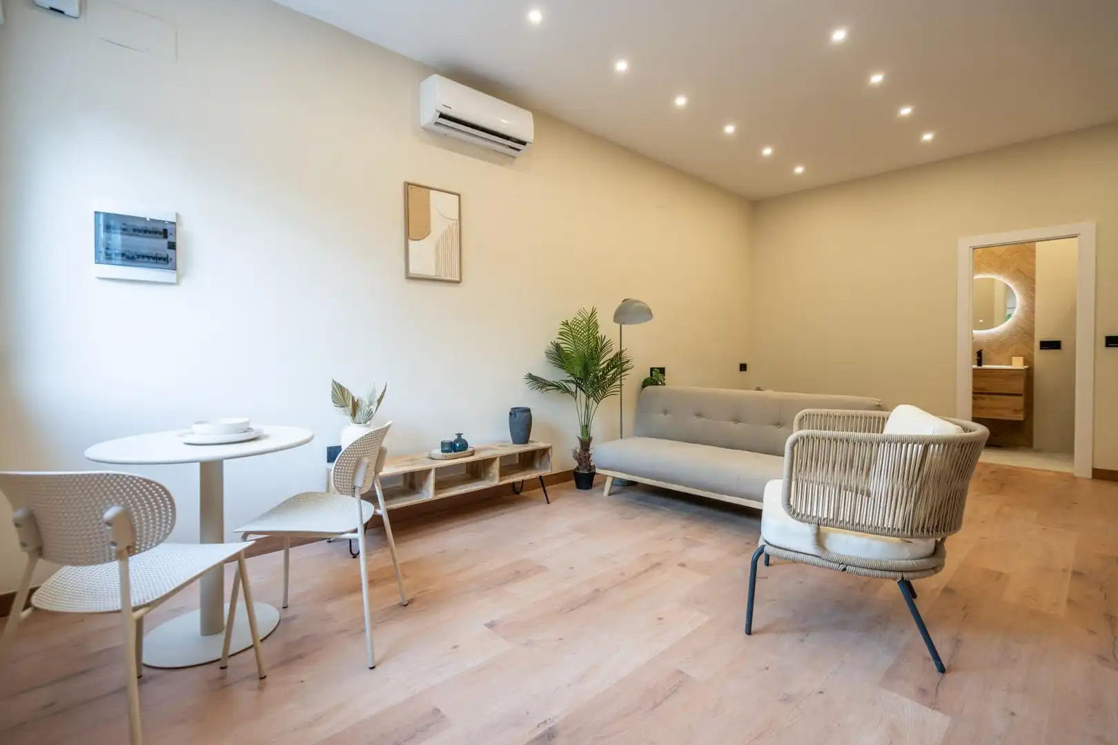 Sala de estar de Estudio en venta en Granada con Aire acondicionado, Calefacción y Amueblado