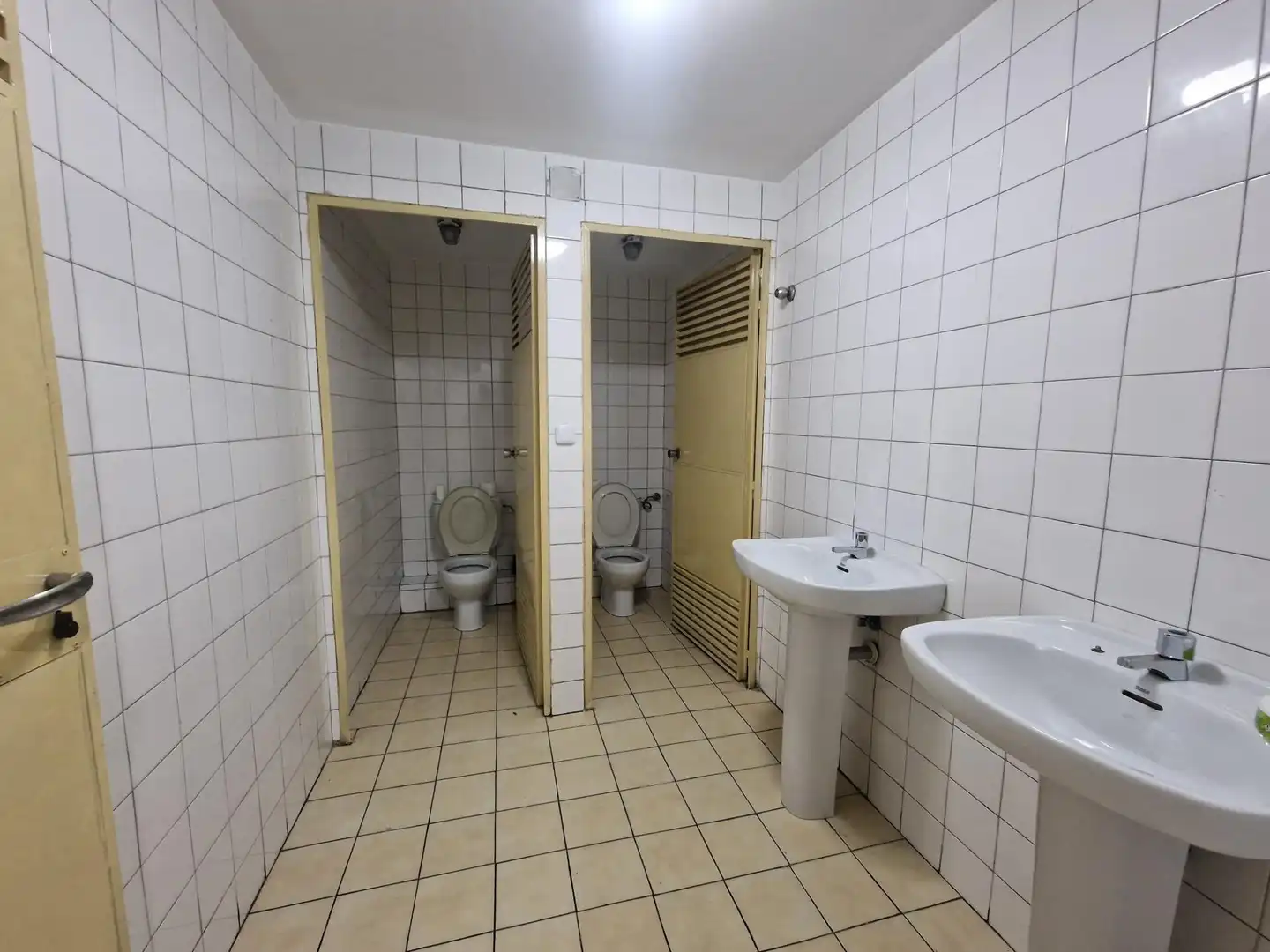 Bathroom of Garage for sale in Móstoles