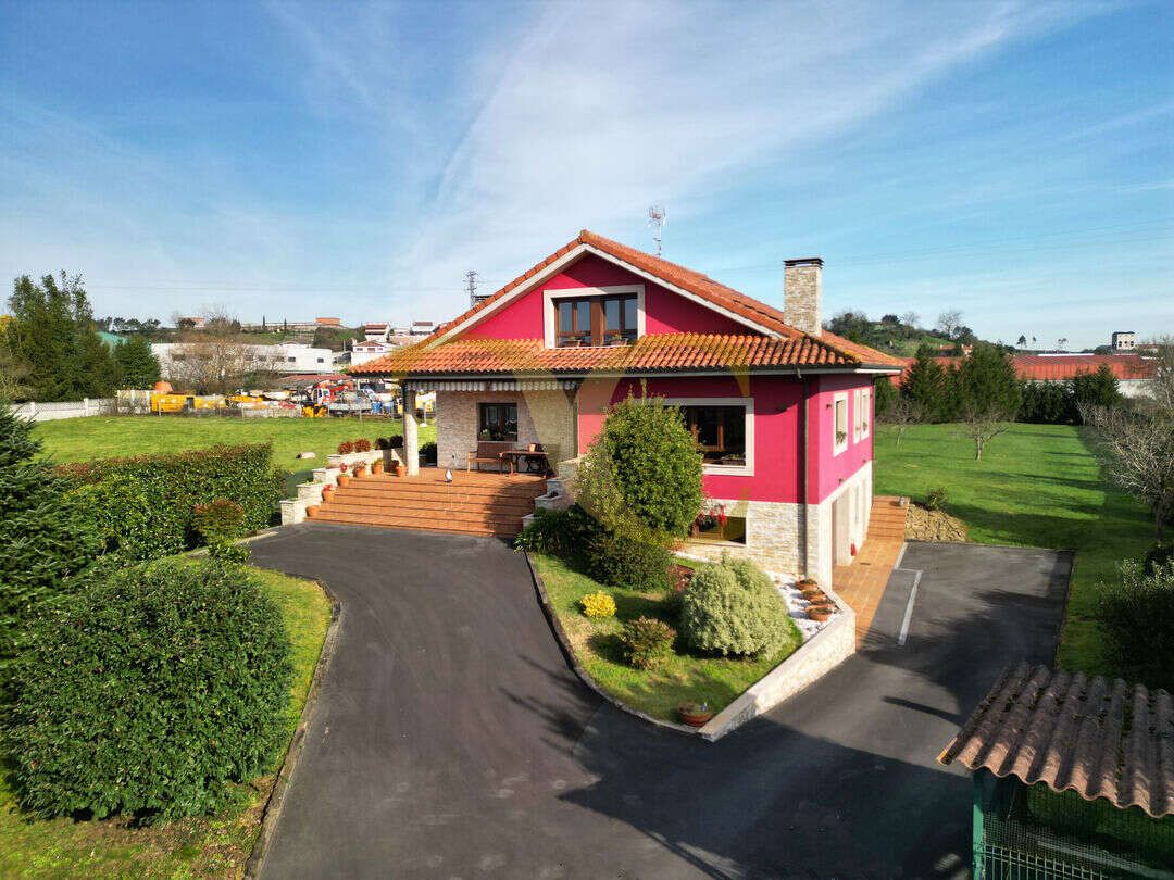 Außenansicht von Haus oder Chalet zum Verkauf in Siero mit Heizung, Terrasse und Abstellraum