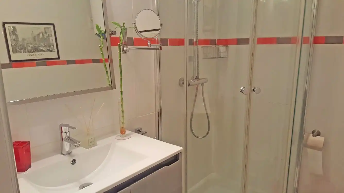 Baño de Ático de alquiler en Madrid con Aire acondicionado, Calefacción y Amueblado