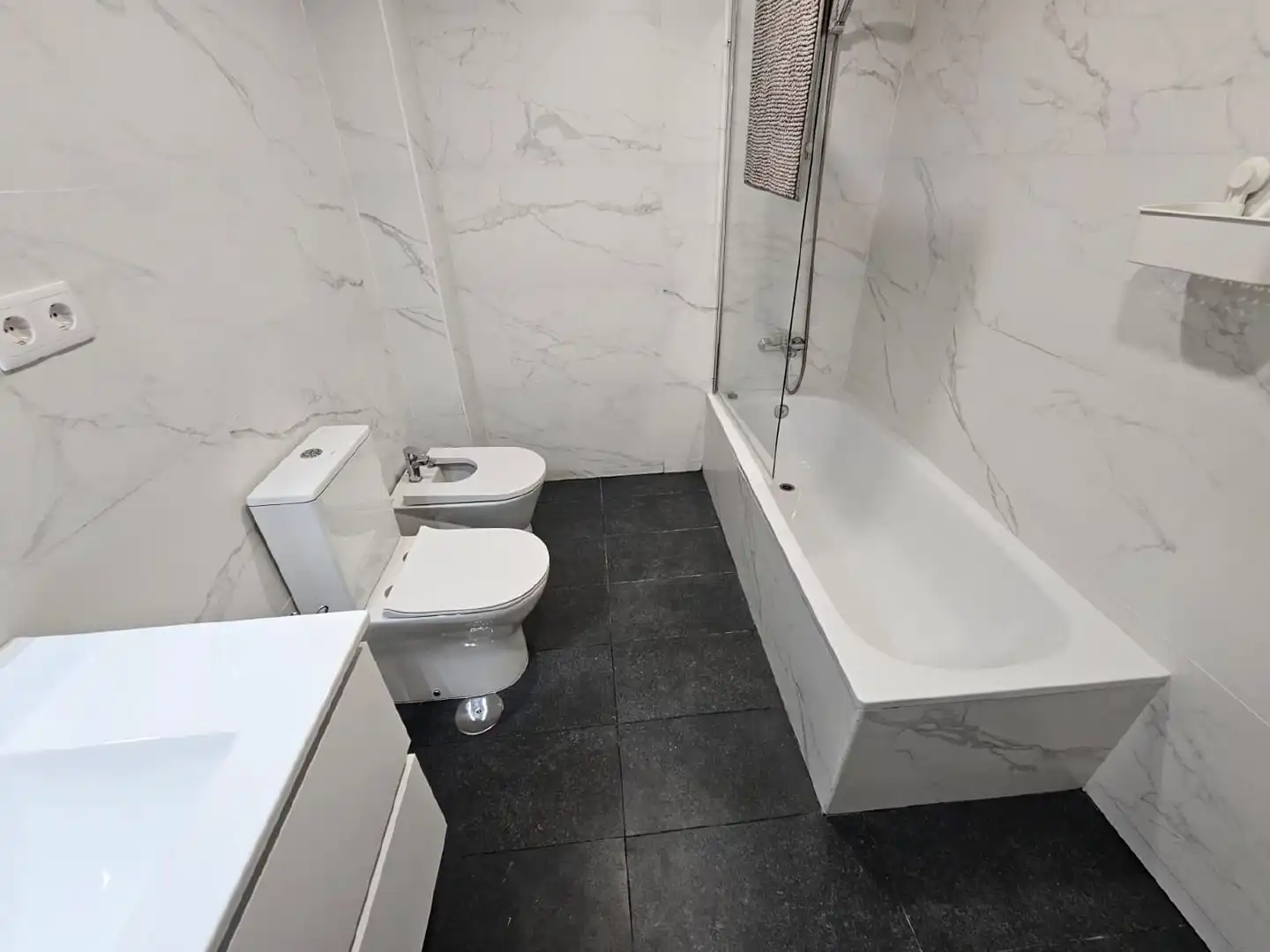 Bany de Pis de lloguer en A Coruña Capital  amb Calefacció i Moblat