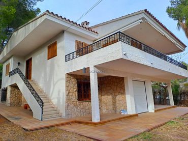 Villa con balcone in vendita a Carrer Ferradura