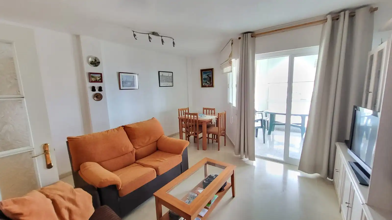 Living room of Flat for sale in Rincón de la Victoria  with Terrace, Furnished and Washing machine