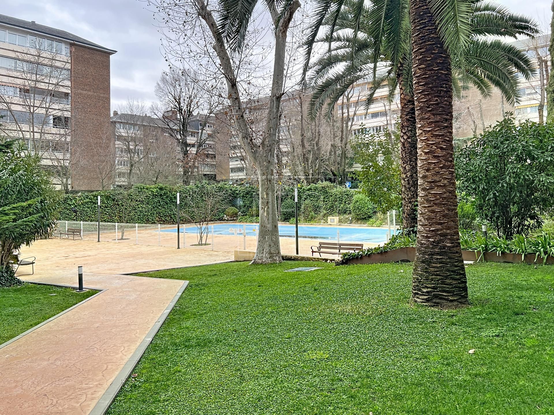 Exterior view of Flat for sale in  Madrid Capital  with Parquet flooring, Terrace and Storage room