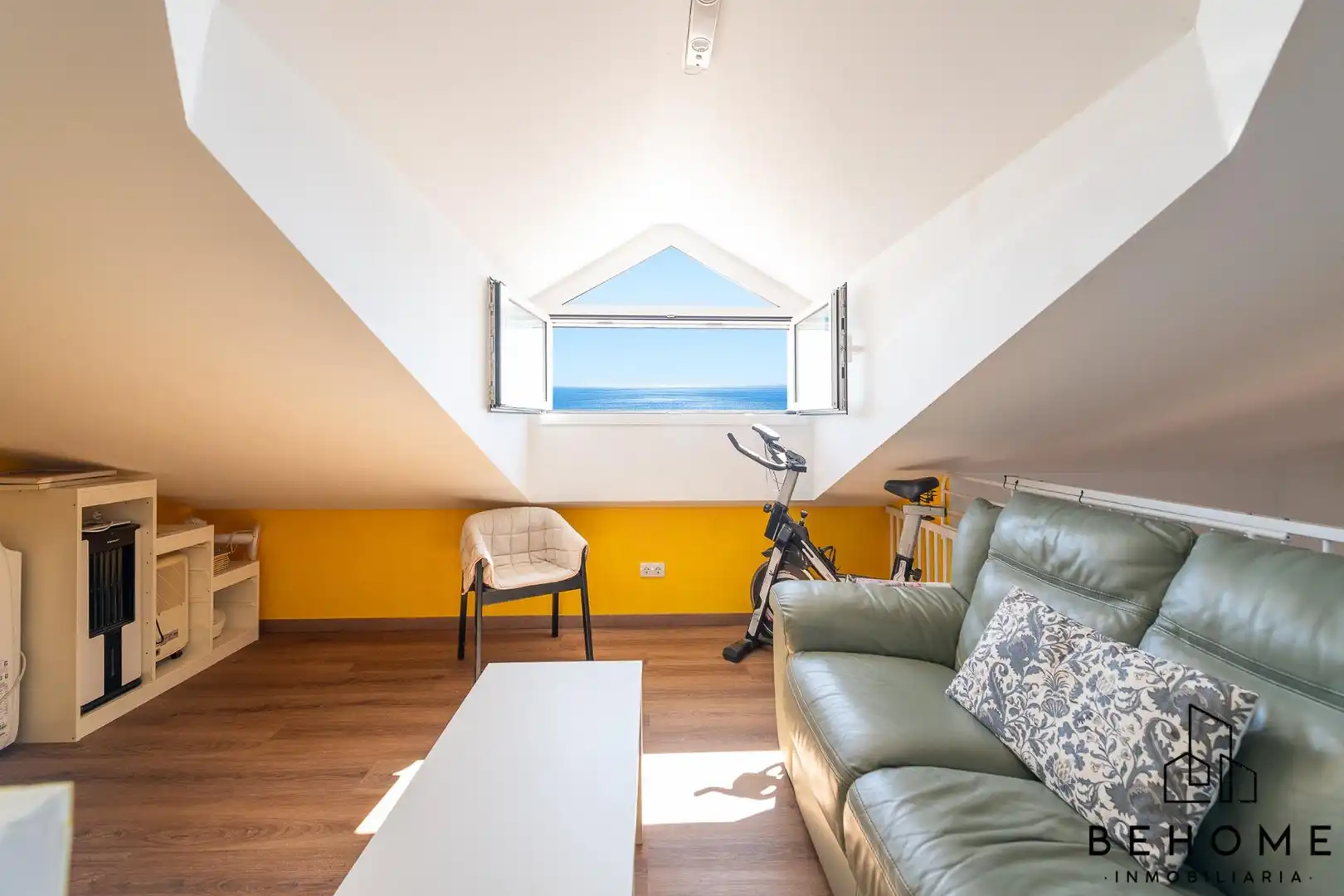 Sala de estar de Ático en venta en La Alcaidesa con Jardín privado, Terraza y Piscina comunitaria