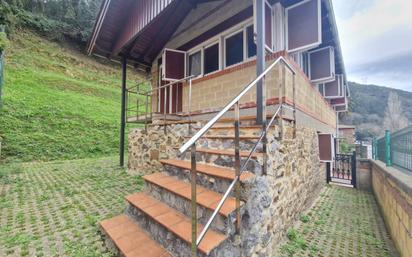 Vista exterior de Casa o xalet en venda en Güeñes amb Terrassa