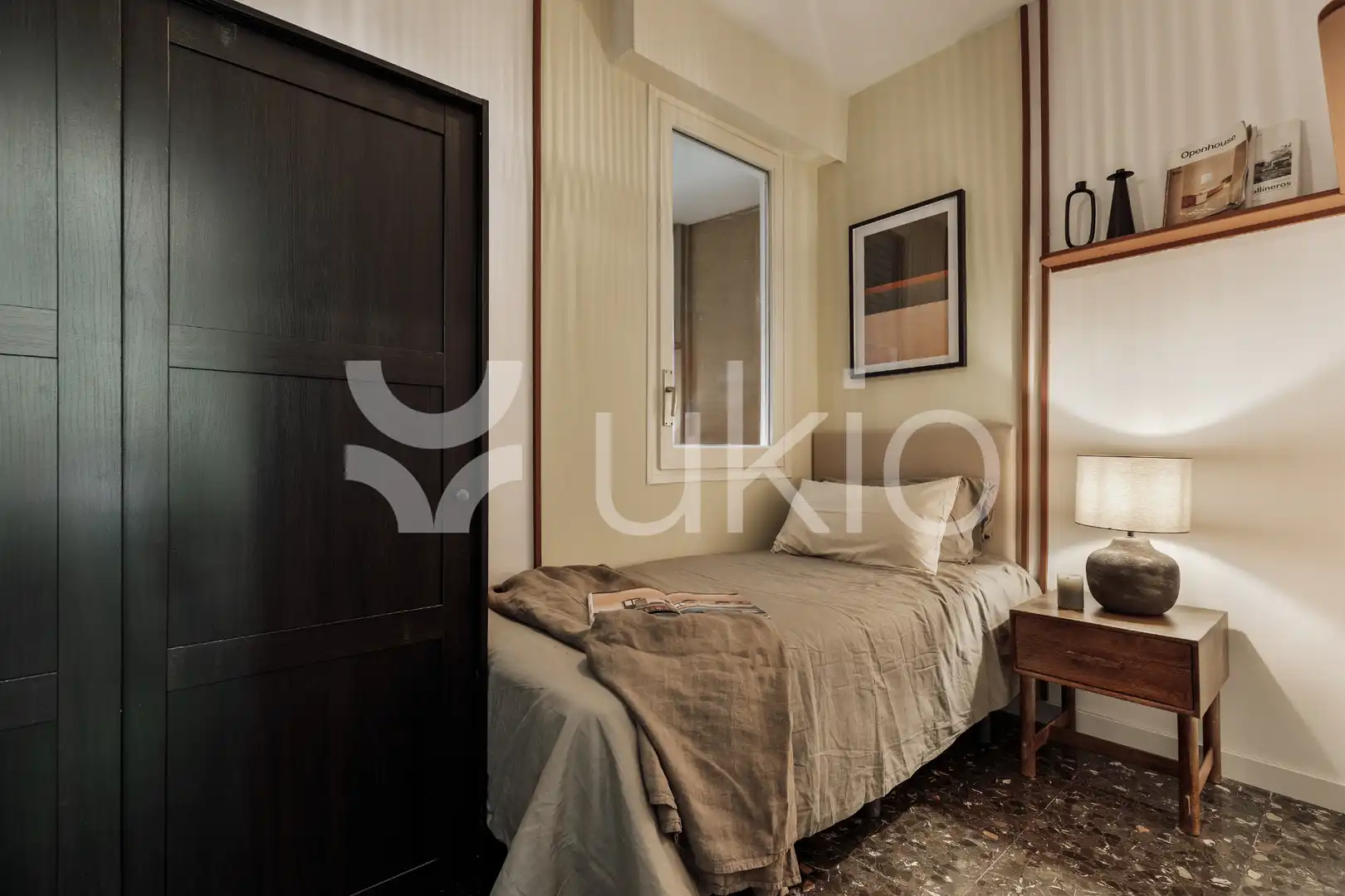 Dormitori de Apartament de lloguer en Barcelona amb Aire condicionat, Calefacció i Moblat