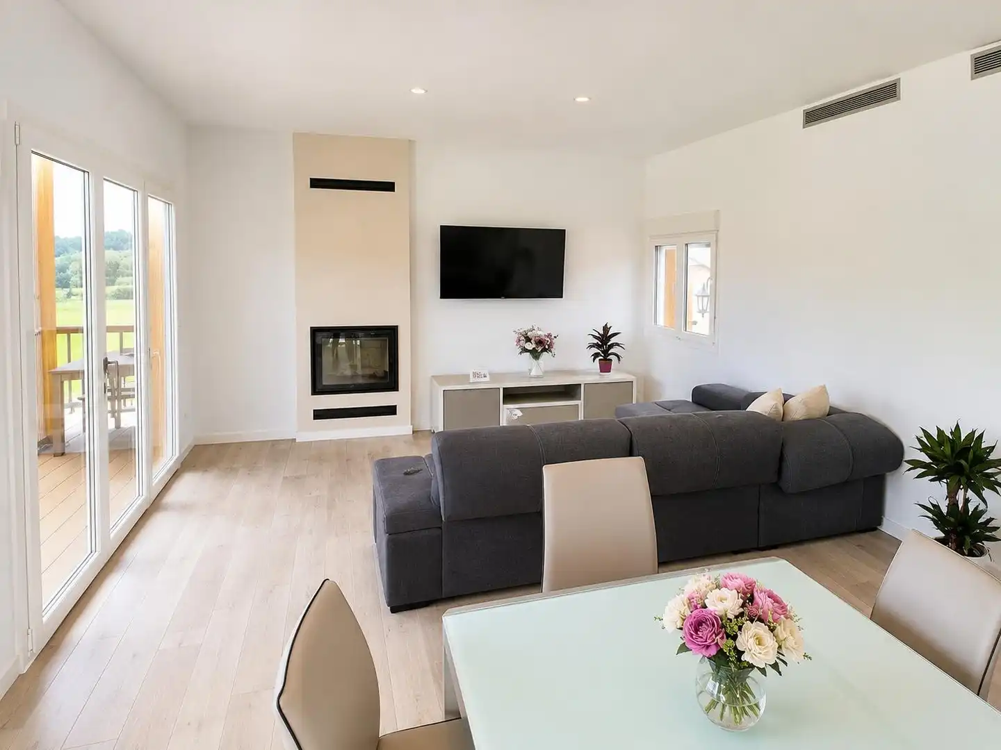 Sala de estar de Casa o chalet en venta en Bàscara con Aire acondicionado, Calefacción y Jardín privado