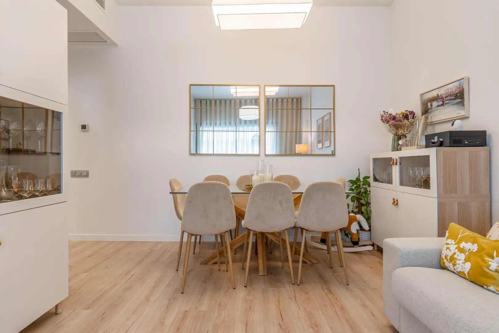 Comedor de Piso en venta en  Granada Capital con Calefacción, Amueblado y Piscina comunitaria
