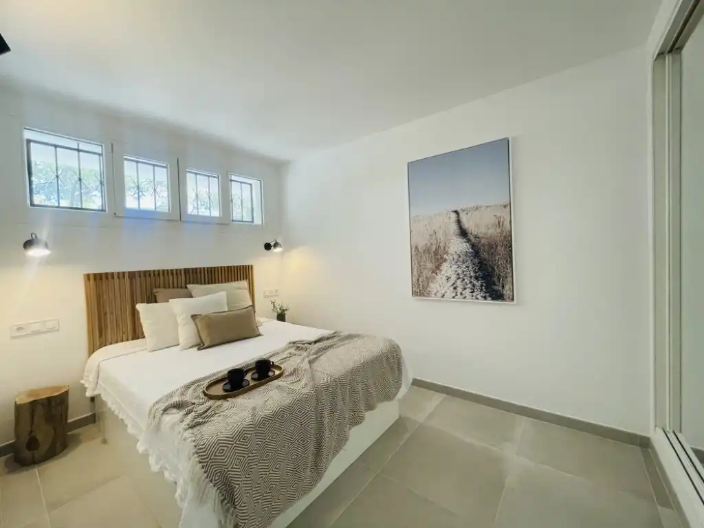 Dormitori de Apartament de lloguer en Calvià amb Aire condicionat, Terrassa i Moblat