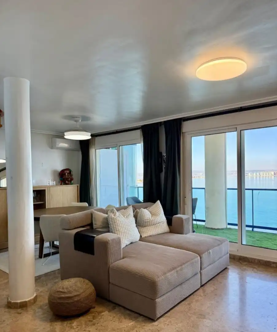 Wohnzimmer von Dachboden zum Verkauf in La Manga del Mar Menor mit Klimaanlage, Abstellraum und Möbliert