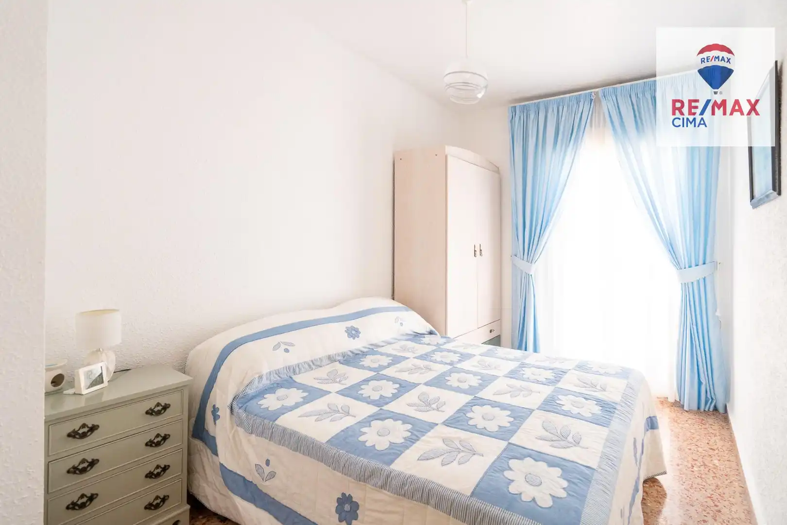 Habitación de Casa adosada en venta en Cuevas del Campo con Aire acondicionado, Calefacción y Terraza