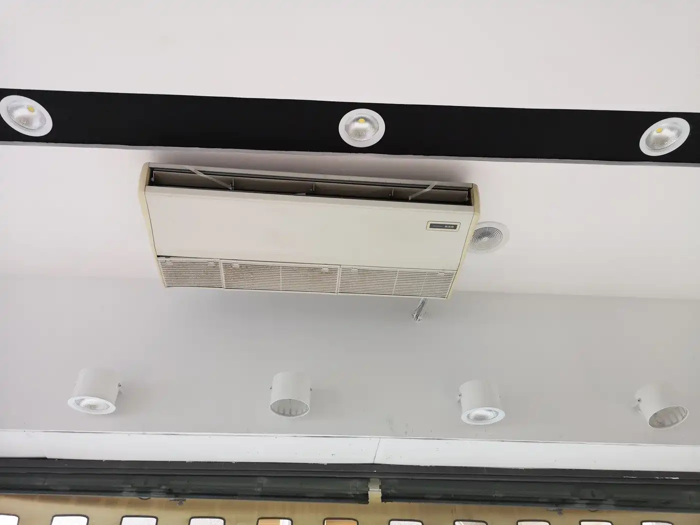 Local de alquiler en Elche / Elx con Aire acondicionado