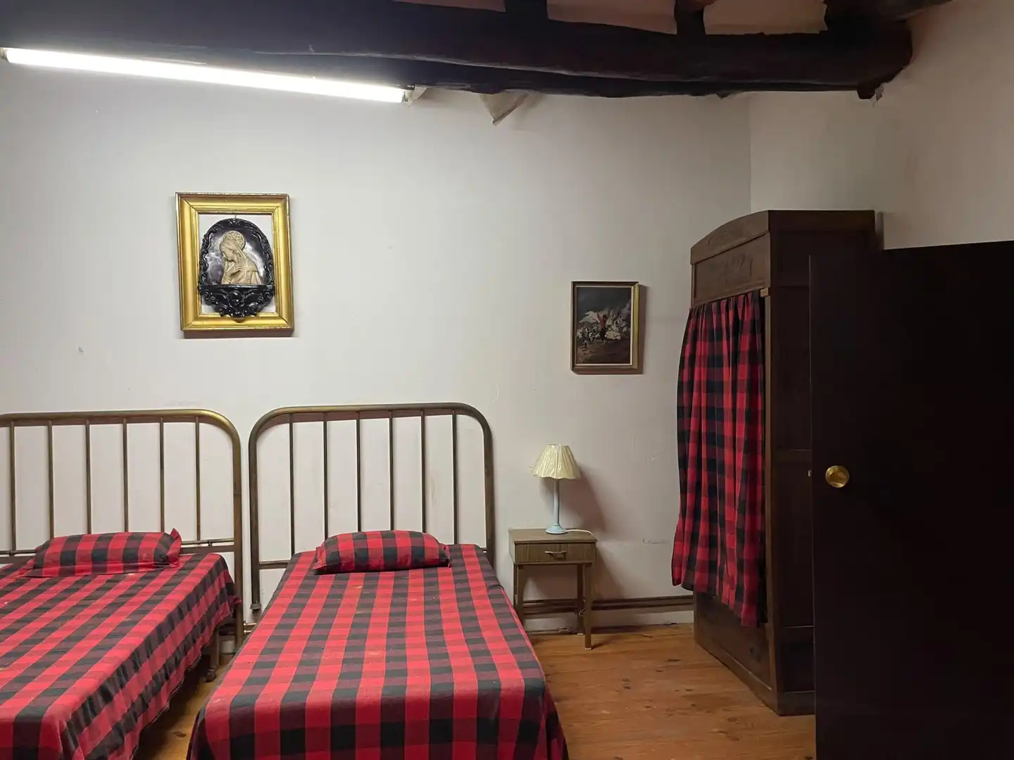 Habitación de Casa adosada en venta en Uncastillo con Terraza, Trastero y Amueblado