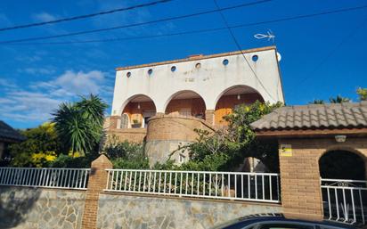 Exterior view of House or chalet for sale in La Bisbal del Penedès  with Air Conditioner, Heating and Storage room