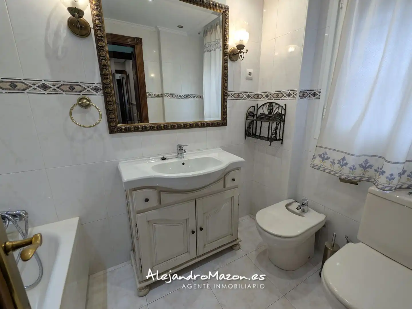 Bathroom of Flat for rent in Castro-Urdiales  with Heating, Terrace and Swimming Pool