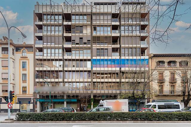 Local comercial en Alquiler en Av. Navarra en Mendebaldea - Ermitagaña