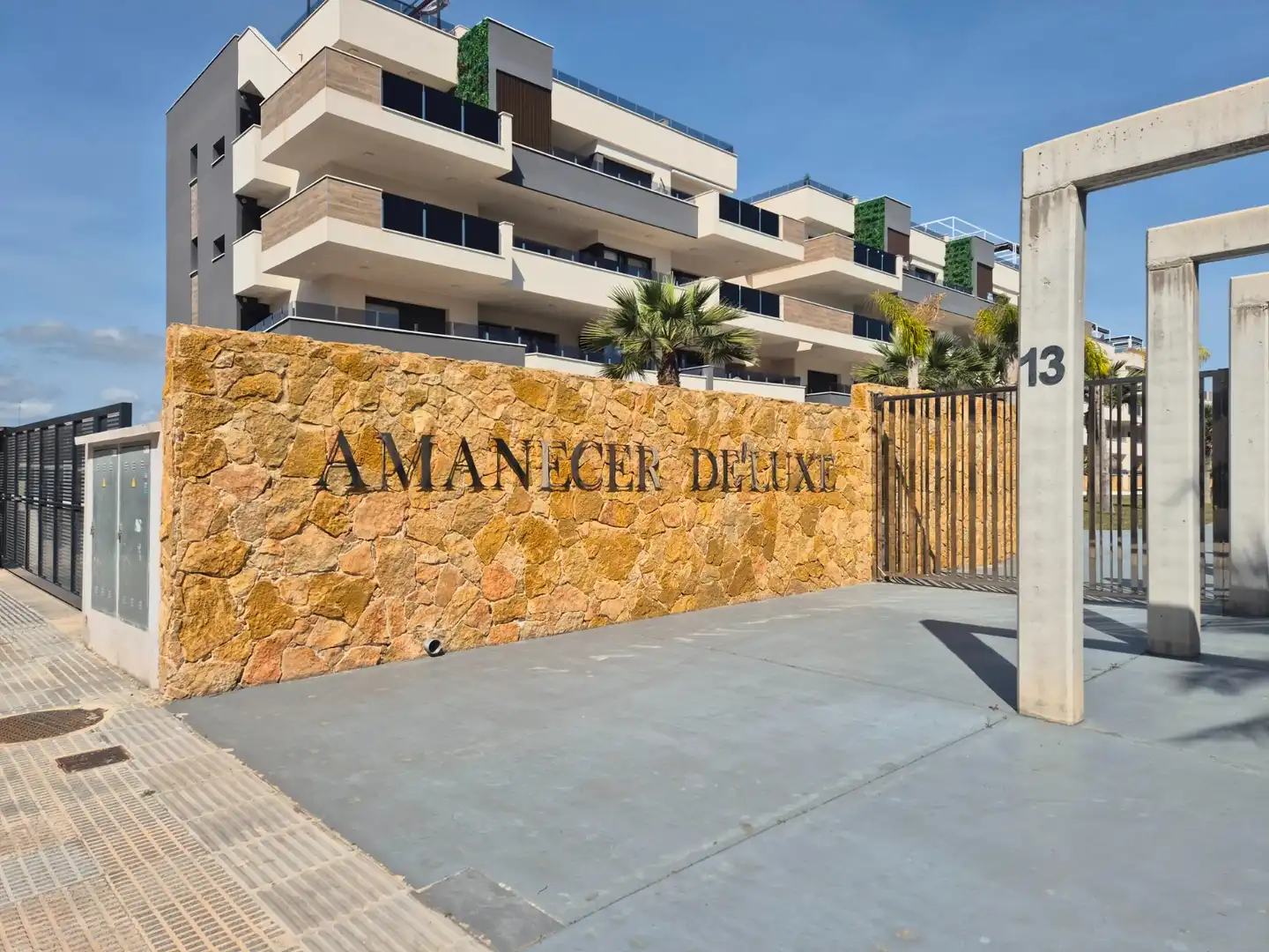 Vista exterior de Àtic en venda en Orihuela amb Aire condicionat, Terrassa i Moblat