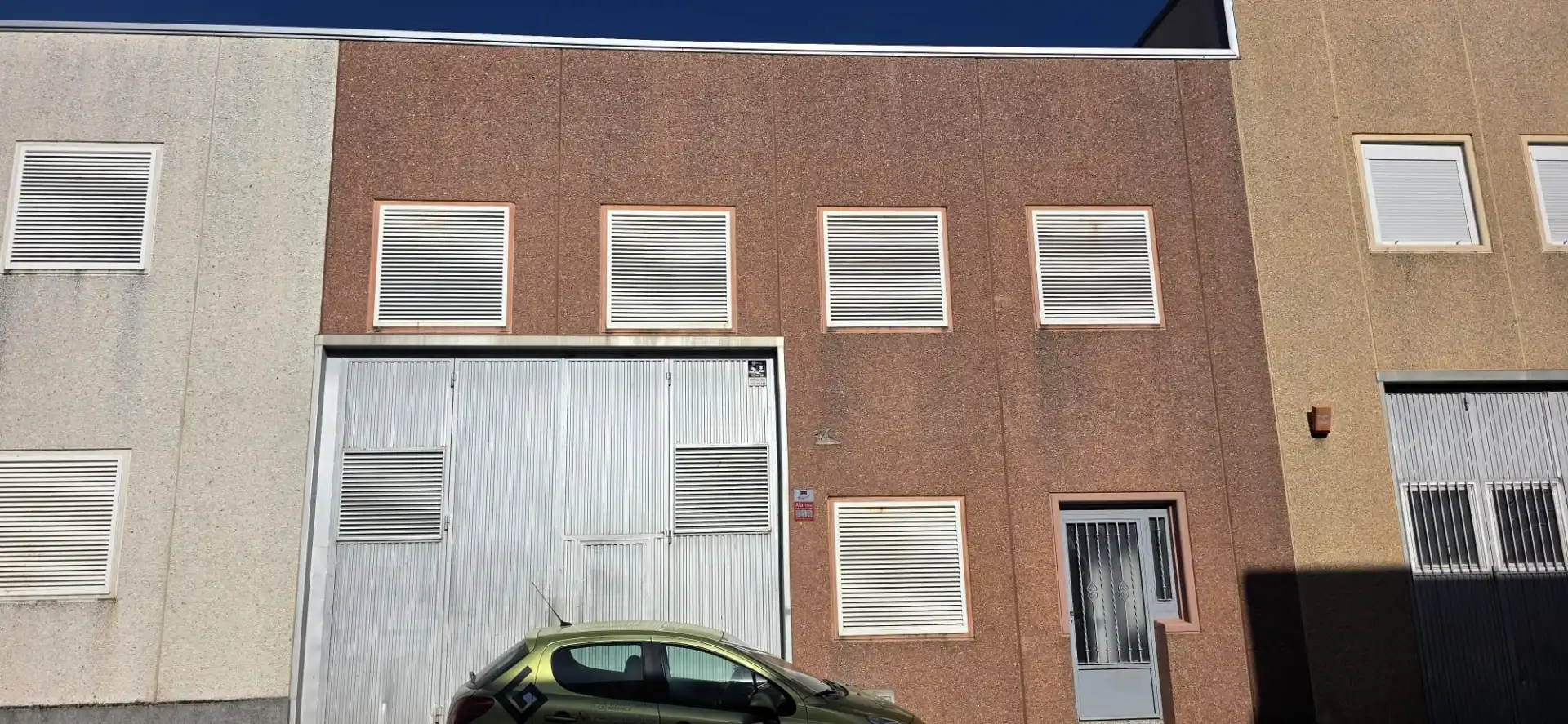 Vista exterior de Nave industrial de alquiler en Guijuelo