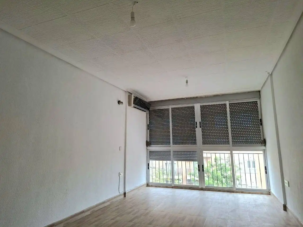 Bedroom of Flat for rent in Valencia  with Air Conditioner