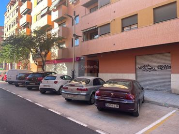 Local comercial de lloguer a Carrer de les Germanies 86