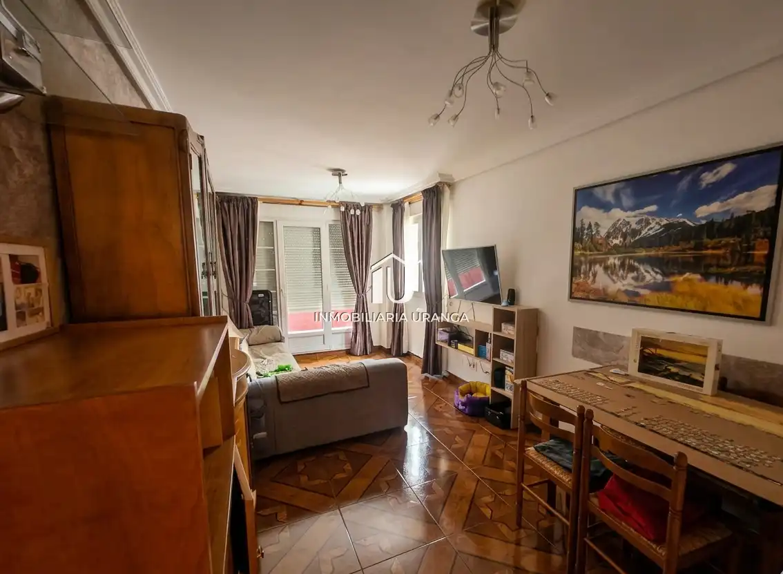 Sala d'estar de Pis en venda en Castro-Urdiales amb Calefacció i Moblat